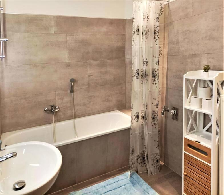 Modernes Apartment Mit Balkon Magdeburg Exterior foto