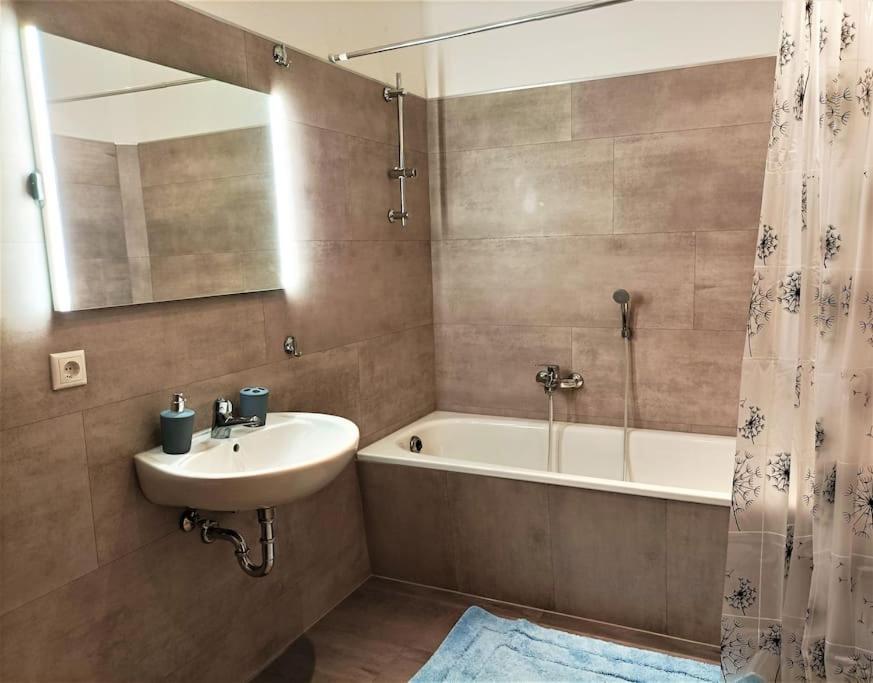 Modernes Apartment Mit Balkon Magdeburg Exterior foto